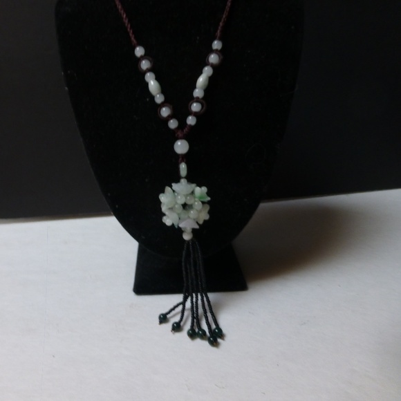 ETERNAL SPRING JADE NECKLACE FLOWER  MACRAME F… - Picture 2 of 4
